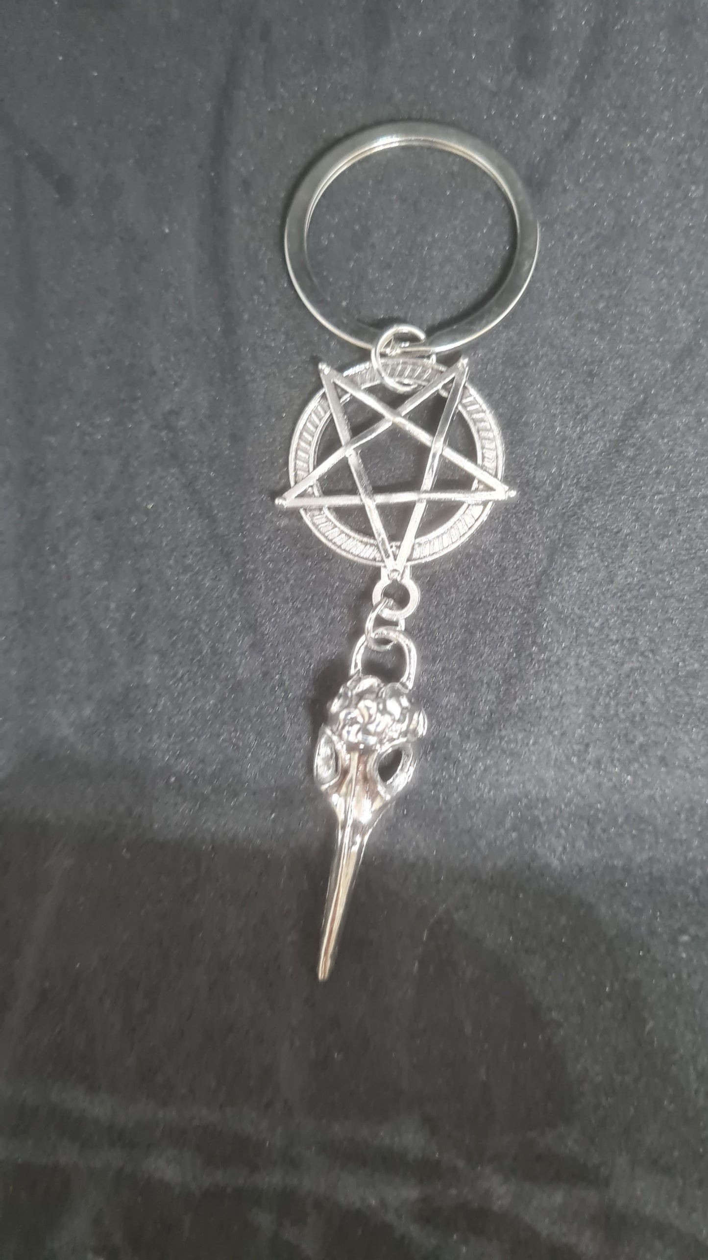 Raven Skull And Pentagram Keyring